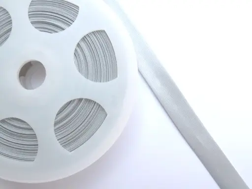 Šikmý prúžok satén 15mm/3/svetlosivý