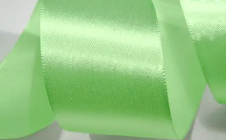 Stuha saténová 40mm/hrášková zelená svetlejšia