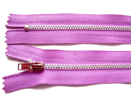 Zips kovový nedeliteľný 4mmx 18cm/fialovoružový