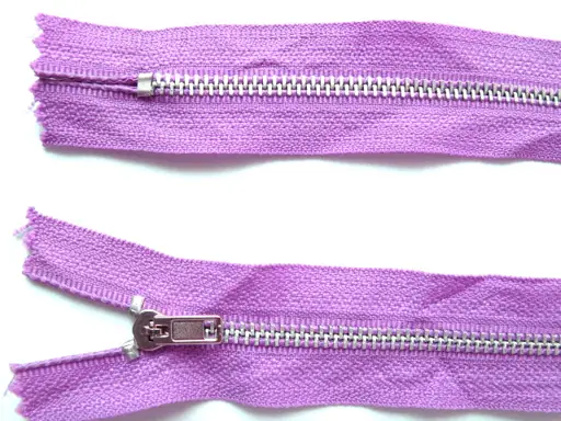 Zips kovový nedeliteľný 4mmx 18cm/lila fialový