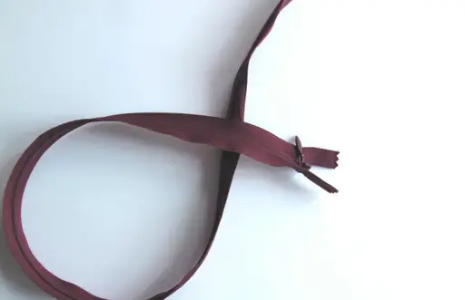 Zips skrytý polyester 60cm/bordový tmavý
