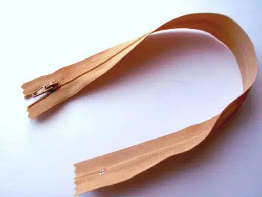Zips špirálový nedeliteľný 3mmx30cm/karamelový