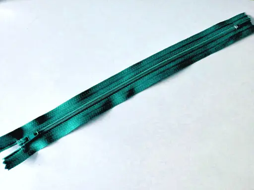Zips špirálový nedeliteľný šatový 3mmx30cm/machový zelený